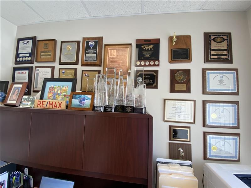 Tom Knapp RE/MAX Preferred Properties Galesburg, IL